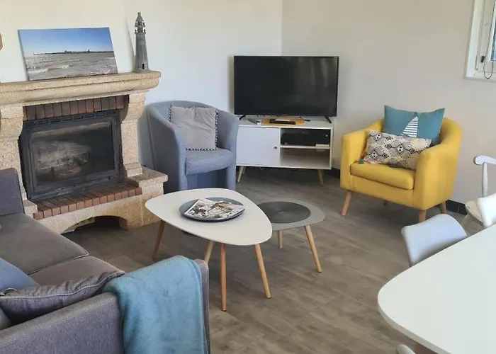 Maison Typique Royannaise Dans Un Quartier Calme *